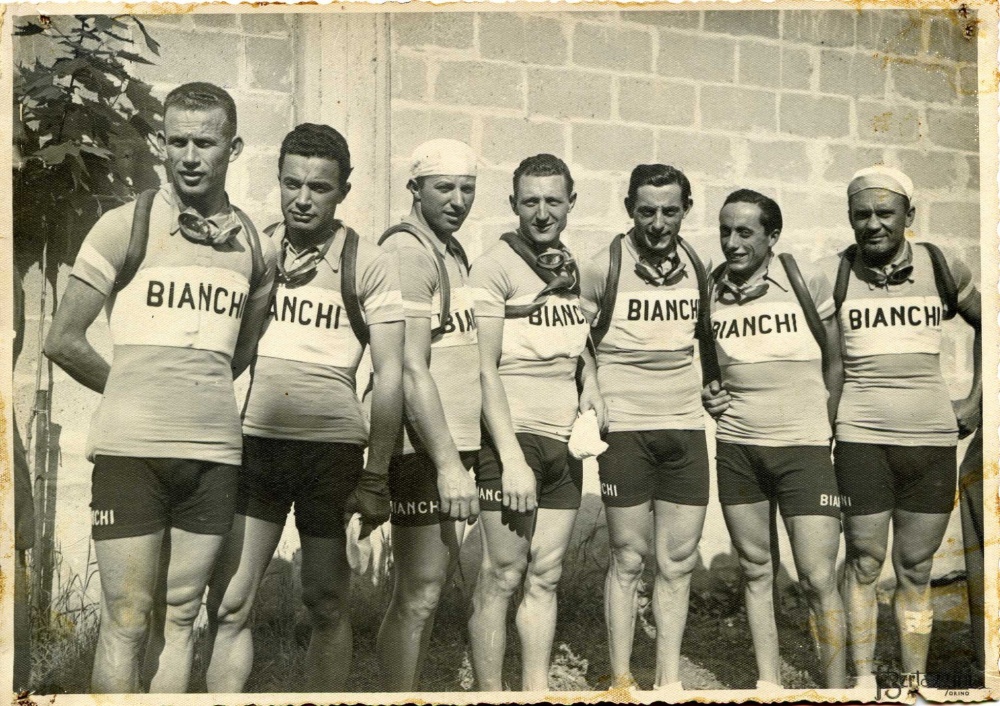 Coppi e la squadra Bianchi al giro del 1947